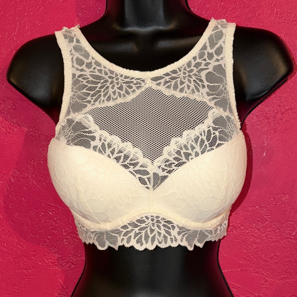 Victoria's Secret romantic sexy Cream Lace & mesh Bralette. Sz XS.
